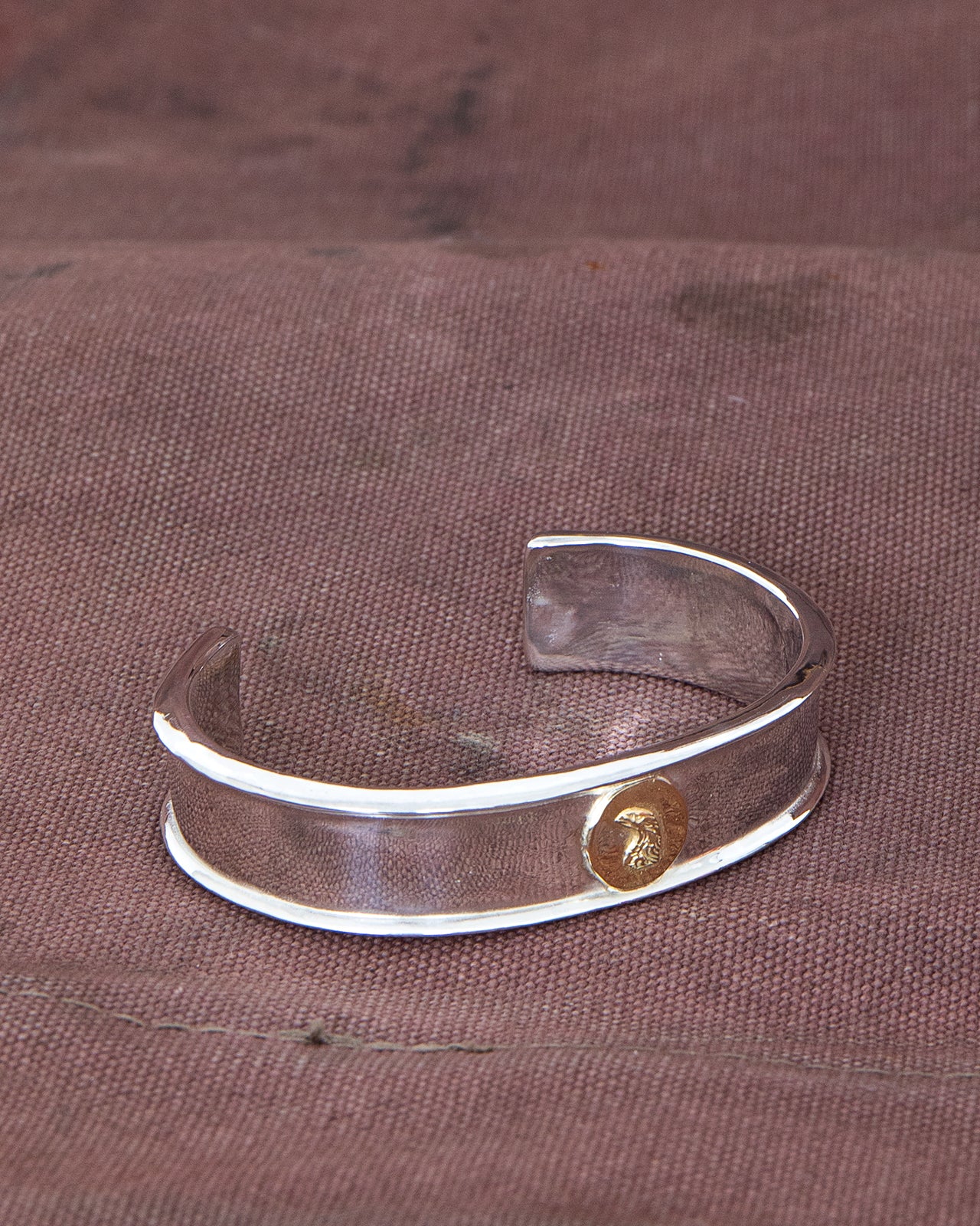 Larry Smith Edged Eagle Head Bracelet - Image 3